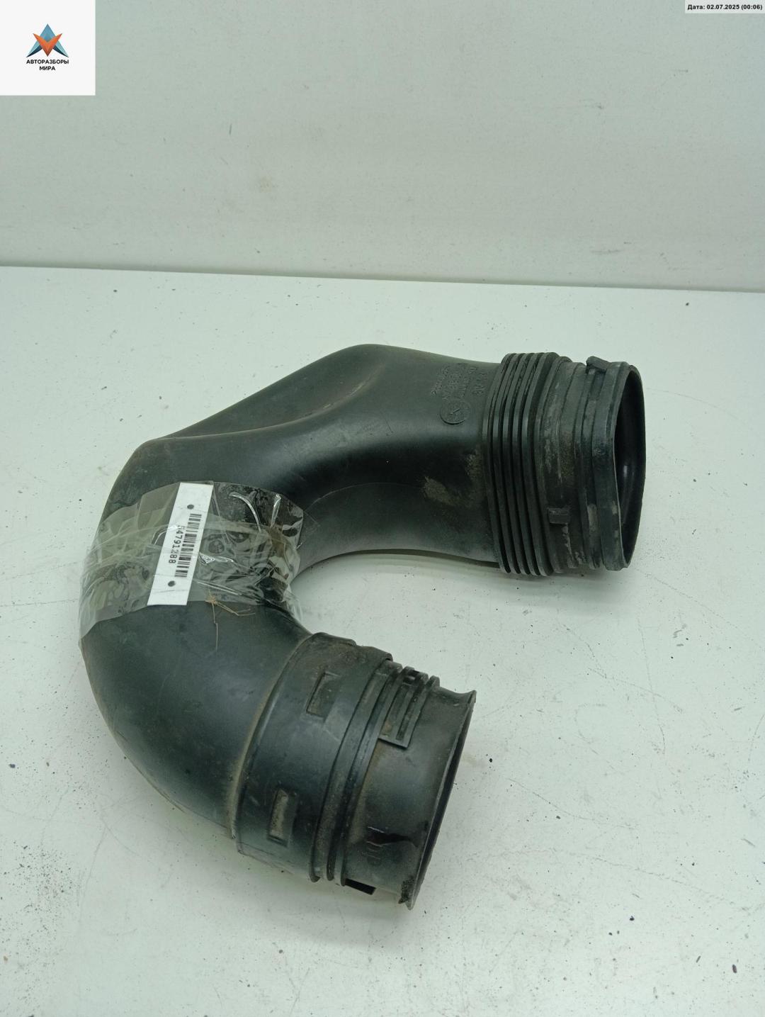 воздуховод Volkswagen Passat B6 2008, 1.8 л., бензин, МКПП, синий, универсал, 1K0129618AN - фото №1