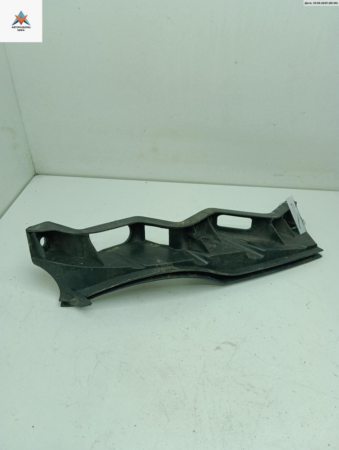 кронштейн переднего бампера Volkswagen Passat B6 2008, 1.8 л., бензин, МКПП, синий, универсал, 3C0807889 - фото №1