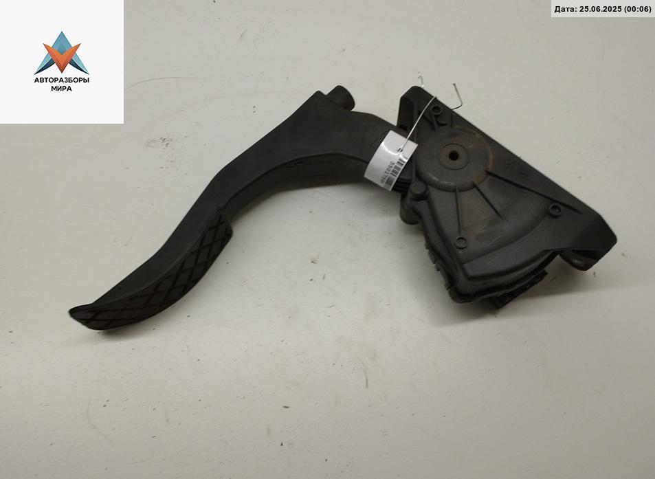 педаль Audi A6 4F/C6 2006, 2.0 л., TFSI, бензин, МКПП, серый, универсал, 4F1721523B - фото №1