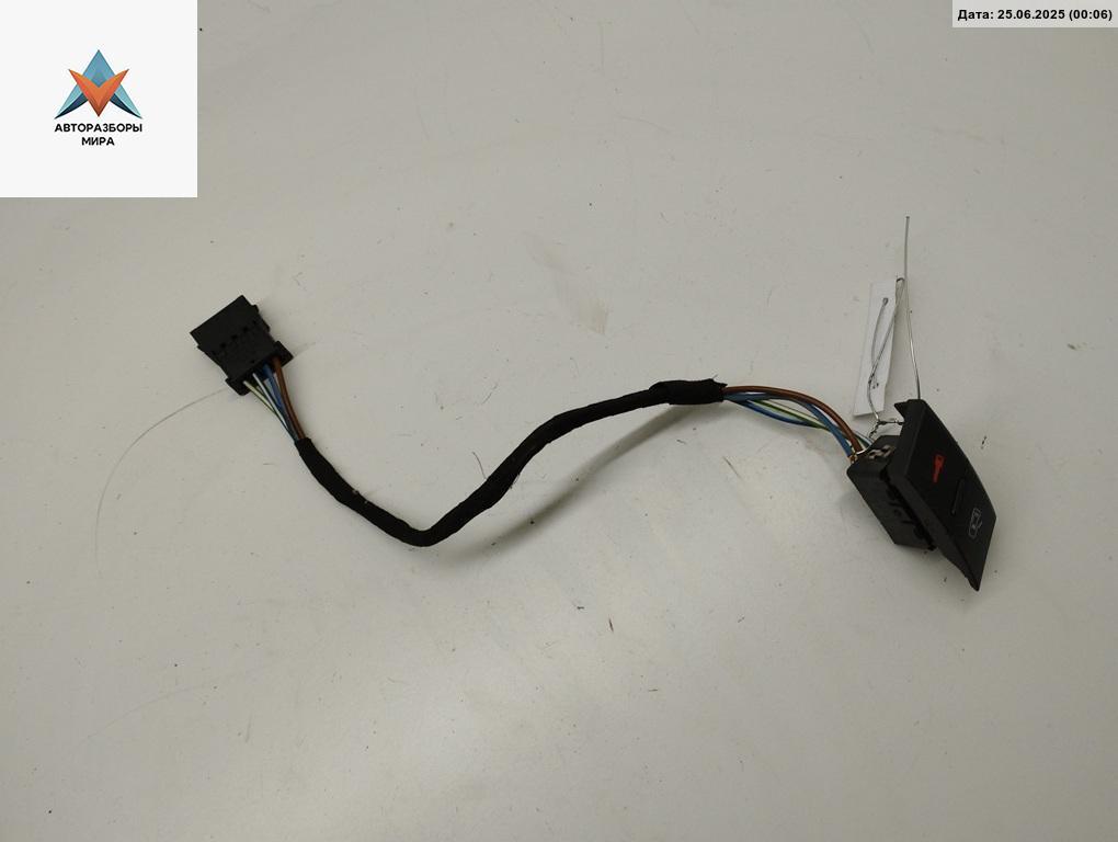 кнопка центрального замка Audi A6 4B/C5 1997, 1.8 л., Ti, бензин, МКПП, чёрный, седан, 4B1962107 - фото №1