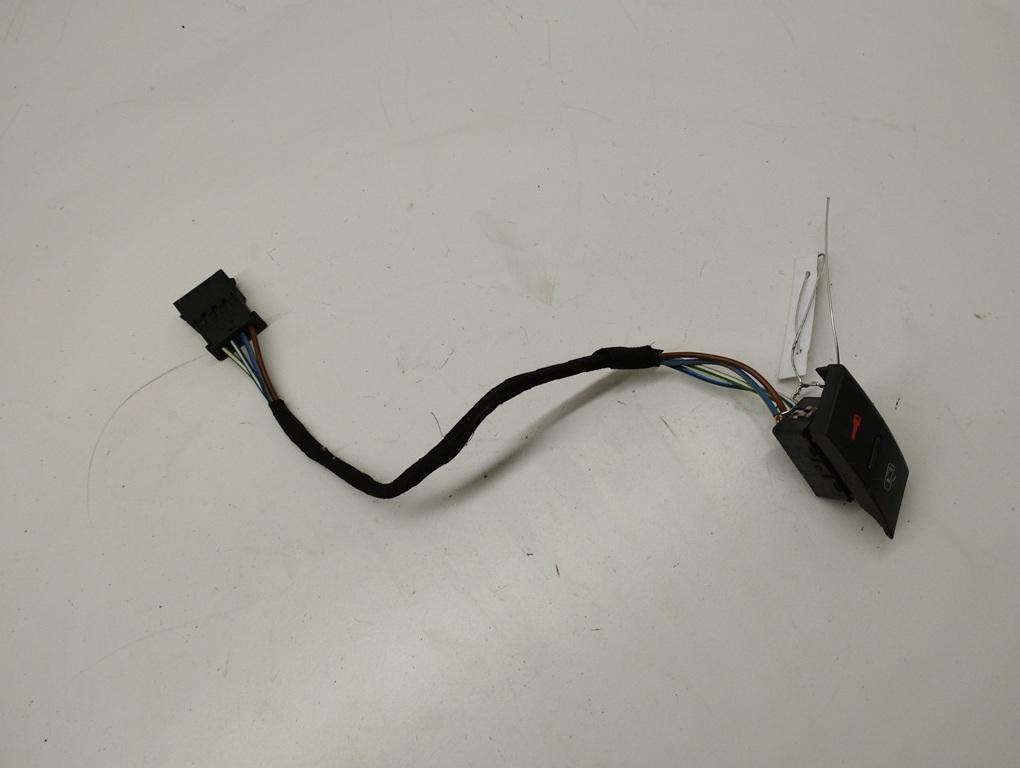 кнопка центрального замка Audi A6 C5 1997, 1.8 л., Ti, бензин, МКПП, чёрный, седан, 4B1962107