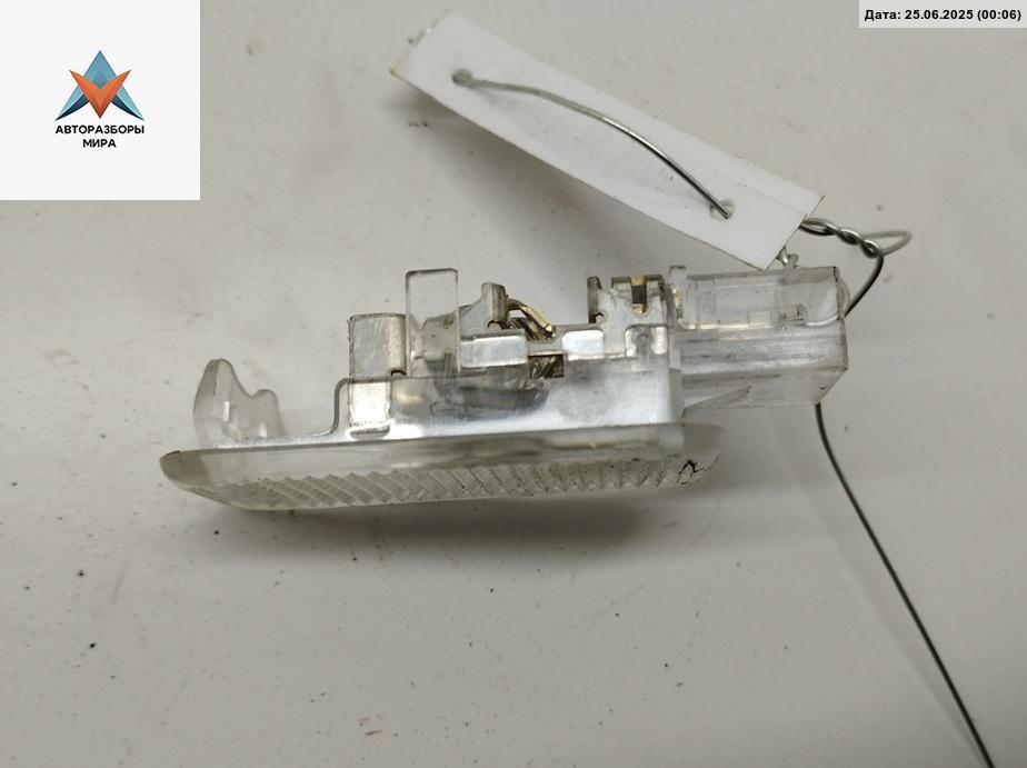фонарь салона (плафон) Audi A6 4B/C5 1998, 1.8 л., бензин, АКПП, серый, седан, 4B0947415 - фото №1