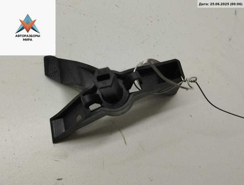 кронштейн (крепление) Audi A4 B7 2004, 2.5 л., дизель, АКПП, серый, универсал, 8E9945183 - фото №1