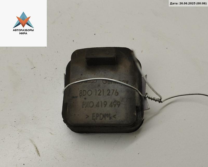 кронштейн радиатора Audi A6 4B/C5 1997, 1.8 л., Ti, бензин, МКПП, чёрный, седан, 8D0121276 - фото №1