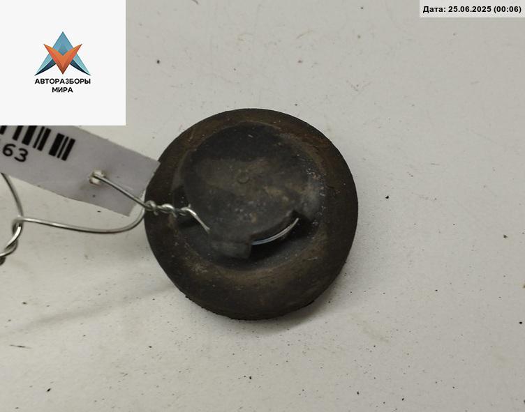 кронштейн радиатора Audi A6 4B/C5 1997, 1.8 л., Ti, бензин, МКПП, чёрный, седан, 8D0121275 - фото №1