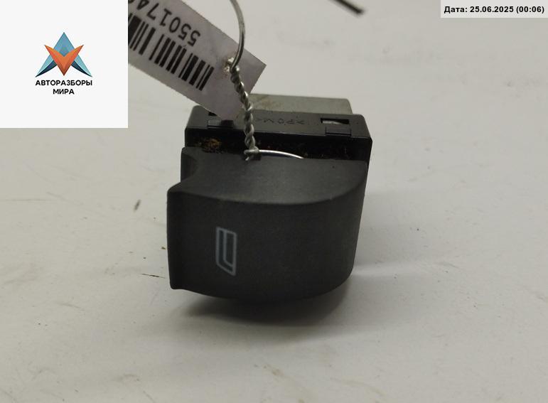 кнопка стеклоподъемника заднего правого Audi A6 4B/C5 1997, 2.8 л., бензин, МКПП, серый, седан, 4B0959855 - фото №1