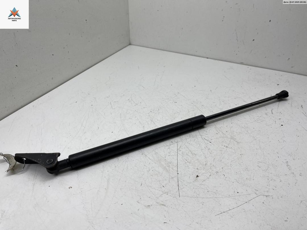 амортизатор крышки багажника (3-5 двери) Toyota Avensis 2 поколение (T250) 2005, 2.2 л., дизель, МКПП, серый, универсал, 015496 - фото №1