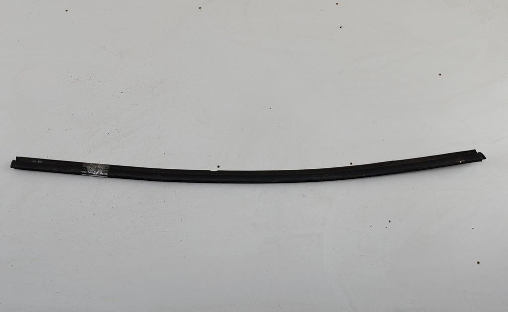 молдинг двери передней правой BMW 5 E34 1989, 2.4 л., дизель, МКПП, серый, седан