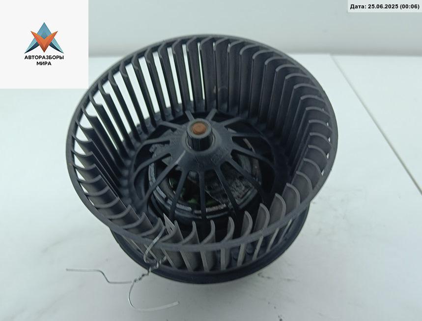 моторчик печки Ford Focus 2 поколение 2006, 2.0 л., бензин, АКПП, синий, хетчбэк 3 дв., 3M5H-18456-AD - фото №1