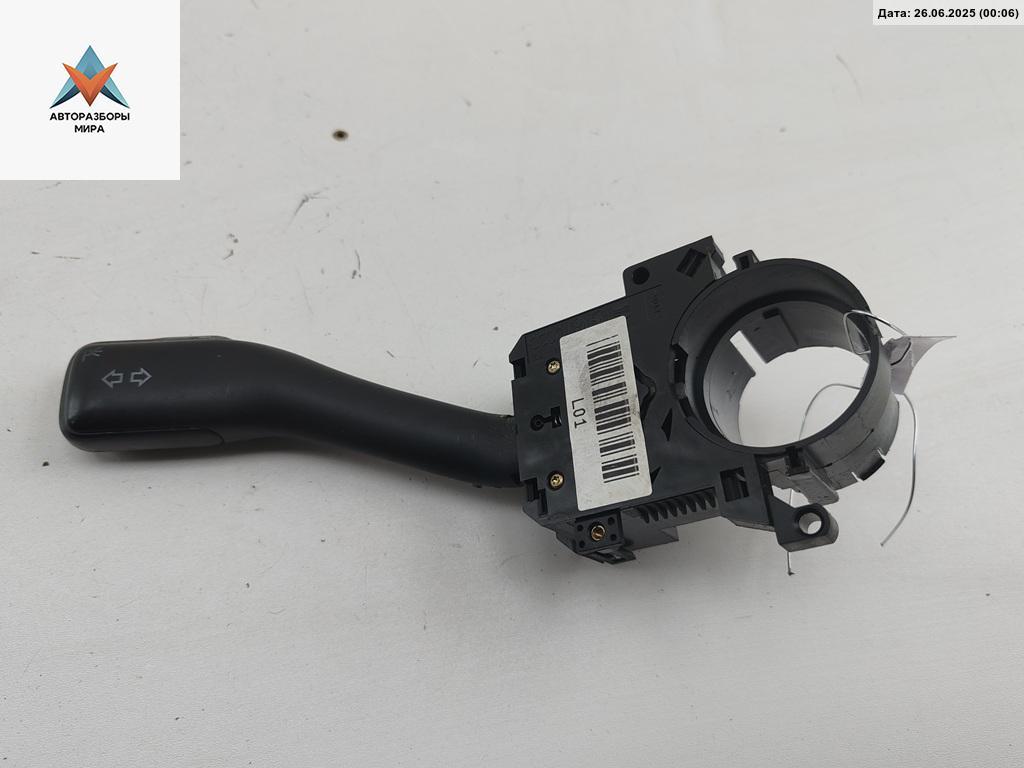 переключатель поворотов Audi A6 4B/C5 1999, 2.5 л., дизель, МКПП, серый, универсал, 8L0953513G - фото №1