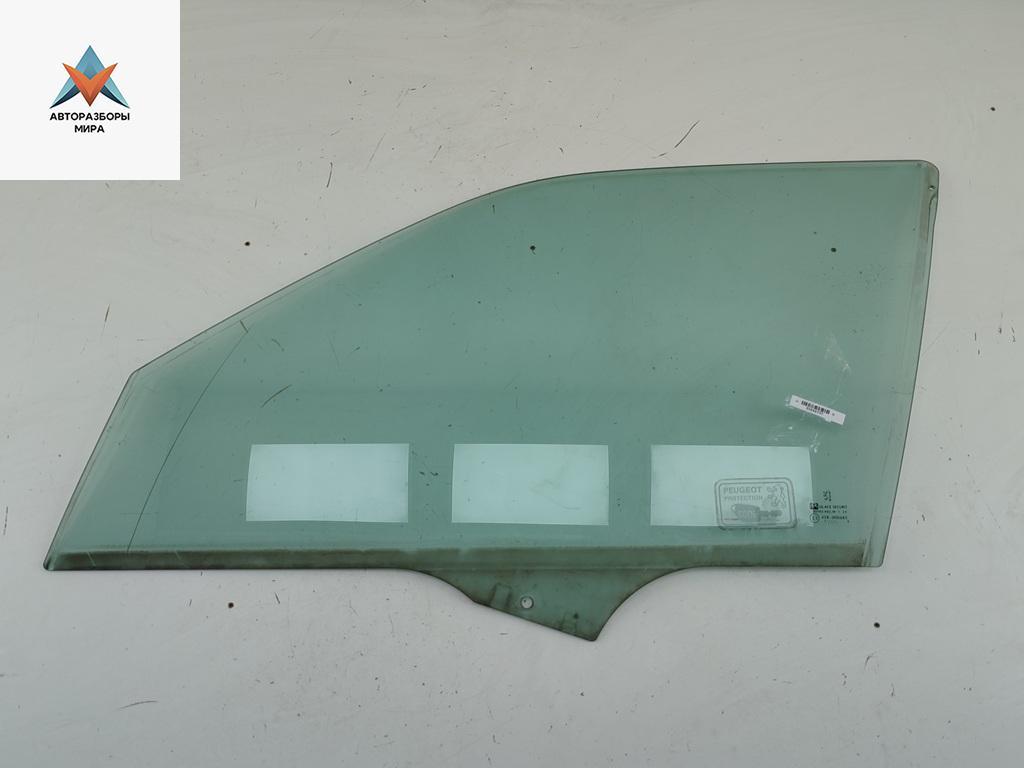 стекло двери передней левой Peugeot 406 1 поколение 1997, 1.8 л., бензин, МКПП, белый, седан, 43R000685 - фото №1
