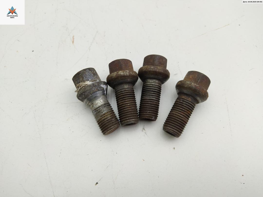 болт колесный Mercedes-Benz M-Class ML W163 1999, 4.3 л., бензин, АКПП, синий, внедорожник 5 дв. - фото №1