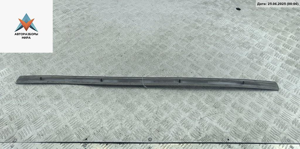 молдинг двери передней левой Ford C-Max 1 поколение 2006, 2.0 л., бензин, МКПП, серый, минивэн, 3M51R20938 - фото №1