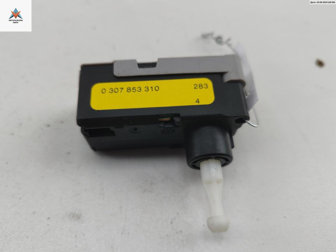 корректор фар Ford Mondeo 3 поколение 2002, 2.5 л., бензин, АКПП, красный, седан, 1307853310 - фото №1