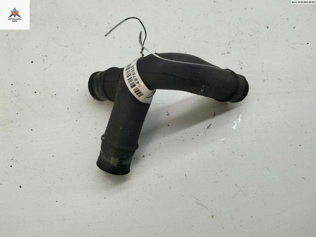 патрубок (трубопровод, шланг) Volkswagen Golf 3 поколение 1999, 1.8 л., бензин, МКПП, синий, кабриолет, 048103493A - фото №1