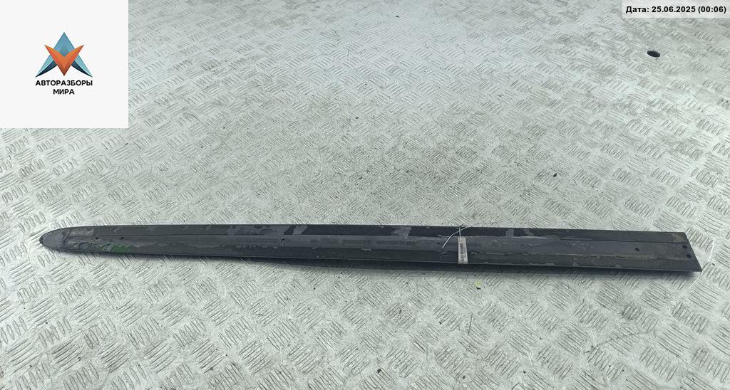 молдинг двери передней правой Ford Galaxy 1 поколение 1999, 1.9 л., дизель, МКПП, чёрный, минивэн, 95VWA25334CBW - фото №1