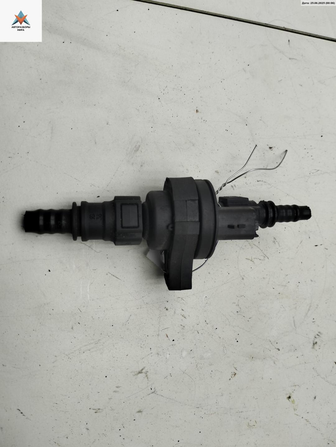 клапан вентиляции топливного бака Peugeot 2008 1 поколение 2015, 1.2 л., бензин, МКПП, чёрный, внедорожник 5 дв., 9671744280 - фото №1