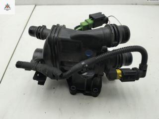 корпус термостата Peugeot 2008 1 поколение 2015, 1.2 л., бензин, МКПП, чёрный, внедорожник 5 дв., 9807198480