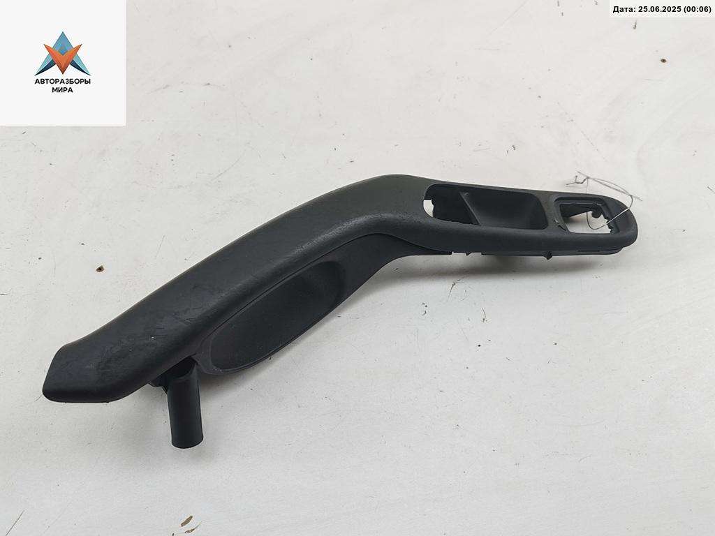 ручка внутренняя задняя левая Volkswagen Passat B4 1994, 2.0 л., бензин, МКПП, красный, седан, 3AO837235 - фото №1