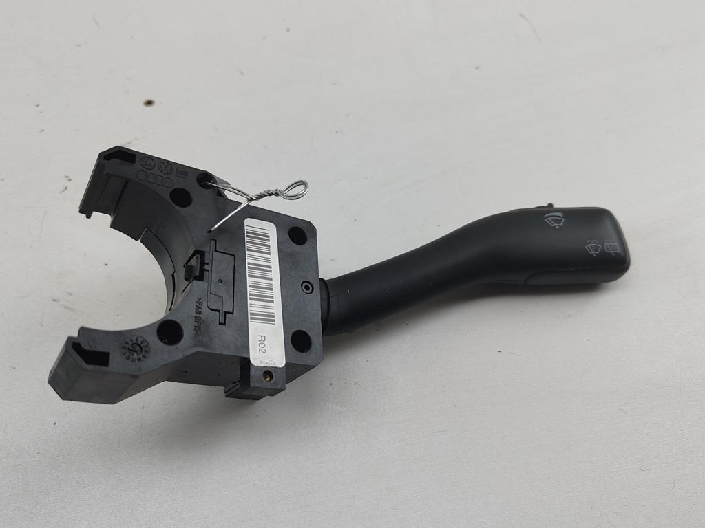 переключатель дворников Volkswagen Golf 4 поколение 1999, 2.0 л., бензин, МКПП, серый, хетчбэк 5 дв., 4B0953503F - фото №1