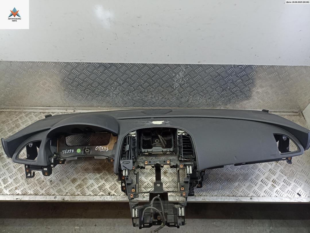 панель передняя салона (торпедо) Opel Astra J 2010, 1.6 л., бензин, МКПП, синий, хетчбэк 5 дв. - фото №1