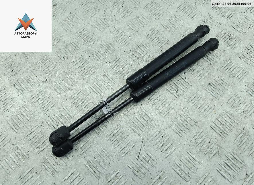 амортизатор крышки багажника (3-5 двери) Audi A4 B6 2003, 2.4 л., бензин, АКПП, чёрный, седан, 4B5827552G - фото №1