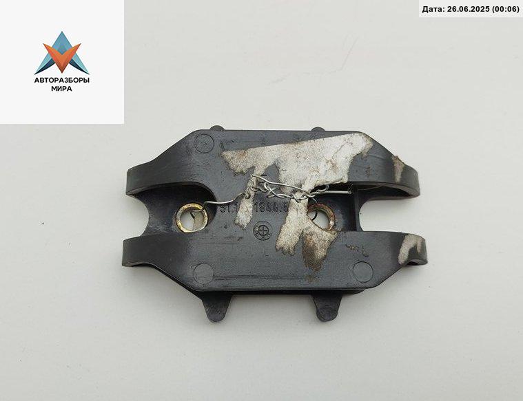 кронштейн переднего бампера BMW 5 серия E34 1989, 2.4 л., дизель, МКПП, серый, седан, 1944545 - фото №1