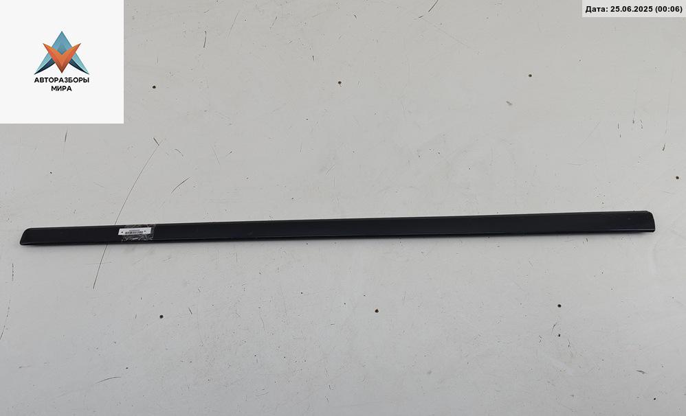 молдинг двери передней левой Audi A4 B6 2003, 2.4 л., бензин, АКПП, чёрный, седан, 8E0853953 - фото №1