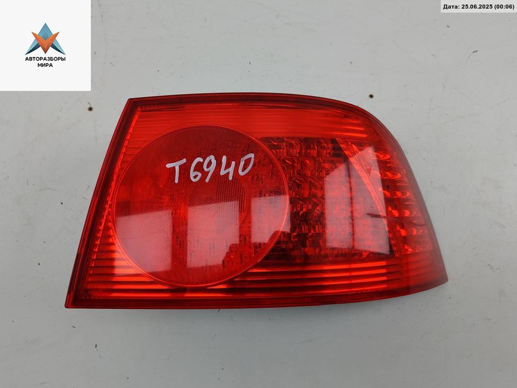 фонарь задний правый Volkswagen Phaeton 1 поколение 2003, 3.2 л., бензин, АКПП, чёрный, седан, 333156 - фото №1