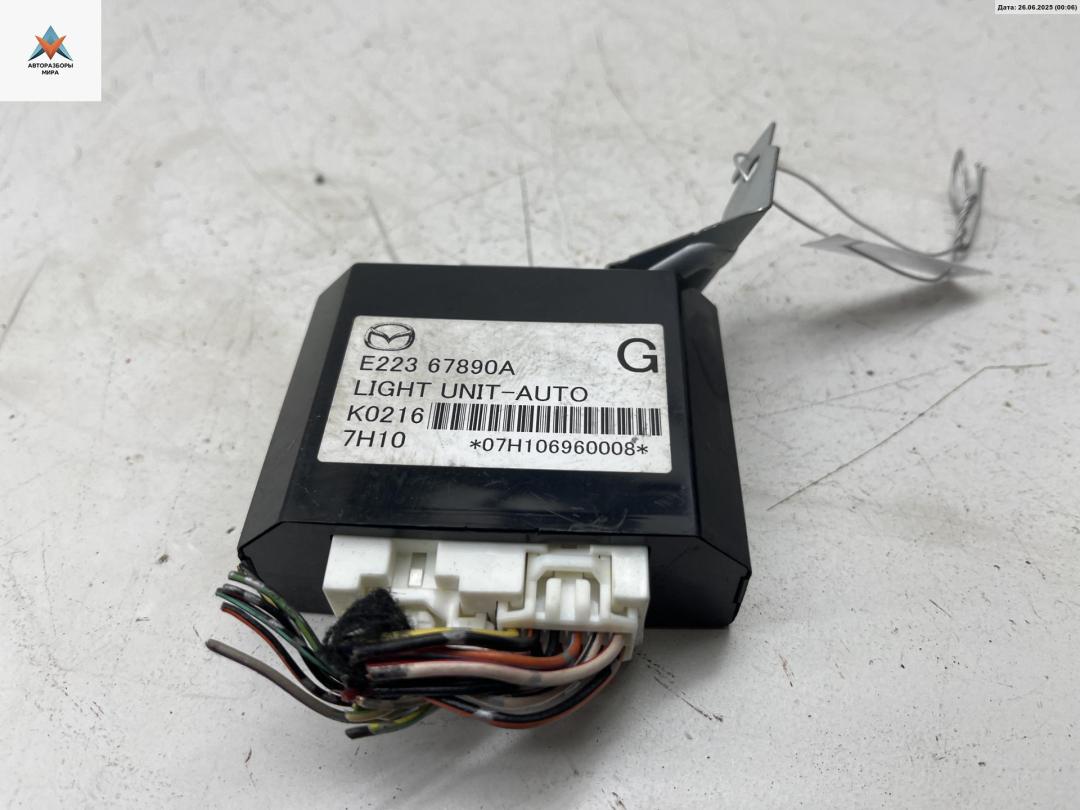 блок управления светом Mazda CX-7 1 поколение 2007, 2.3 л., бензин, МКПП, серый, внедорожник 5 дв., E22367890A - фото №1