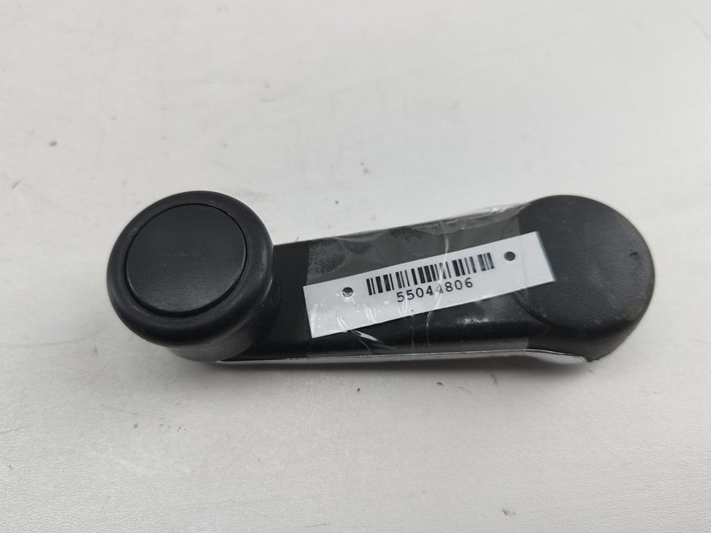 ручка стеклоподъемника Audi 80 B4 1992, 2.0 л., бензин, МКПП, зелёный, седан, 443837581