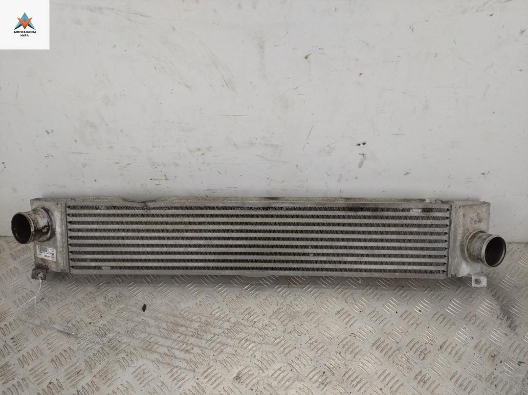 радиатор интеркулера Fiat Ducato 3 поколение 2010, 2.2 л., дизель, МКПП, белый, микроавтобус, 1347700080 - фото №1