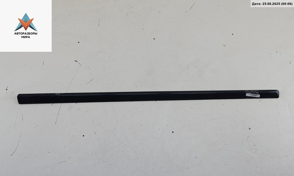 молдинг двери передней правой Audi A4 B6 2003, 2.4 л., бензин, АКПП, чёрный, седан, 8E0853954 - фото №1
