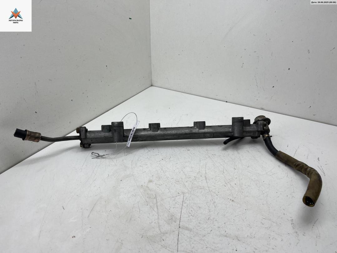 топливная рампа Mitsubishi Space Wagon 2 поколение (Typ N30/N40) 1995, 2.0 л., бензин, МКПП, красный, минивэн - фото №1