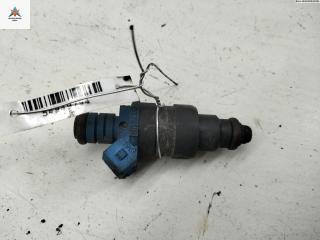 форсунка Volkswagen Passat B4 1996, 1.6 л., бензин, МКПП, зелёный, универсал, 037906031AD