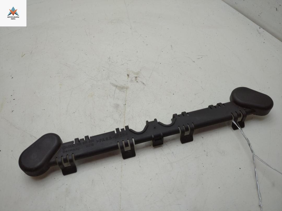 кронштейн радиатора Volkswagen Transporter T4 1997, 2.4 л., дизель, МКПП, зелёный, микроавтобус, 701971896 - фото №1