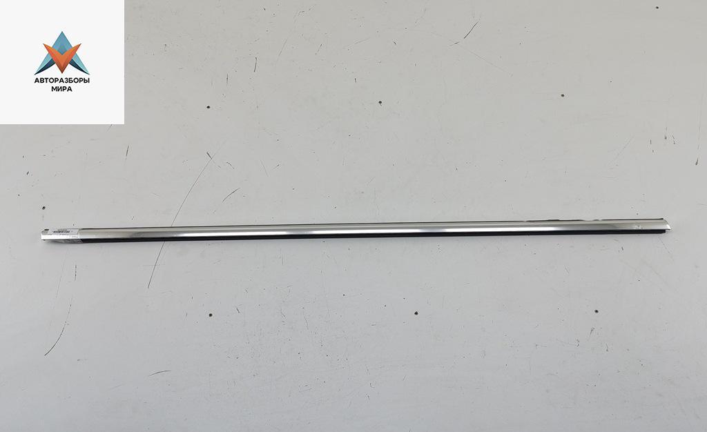 Молдинг стекла двери наружный Opel Astra J 2010, 1.6 л., бензин, МКПП, синий, хетчбэк 5 дв., 13259955 - фото №1