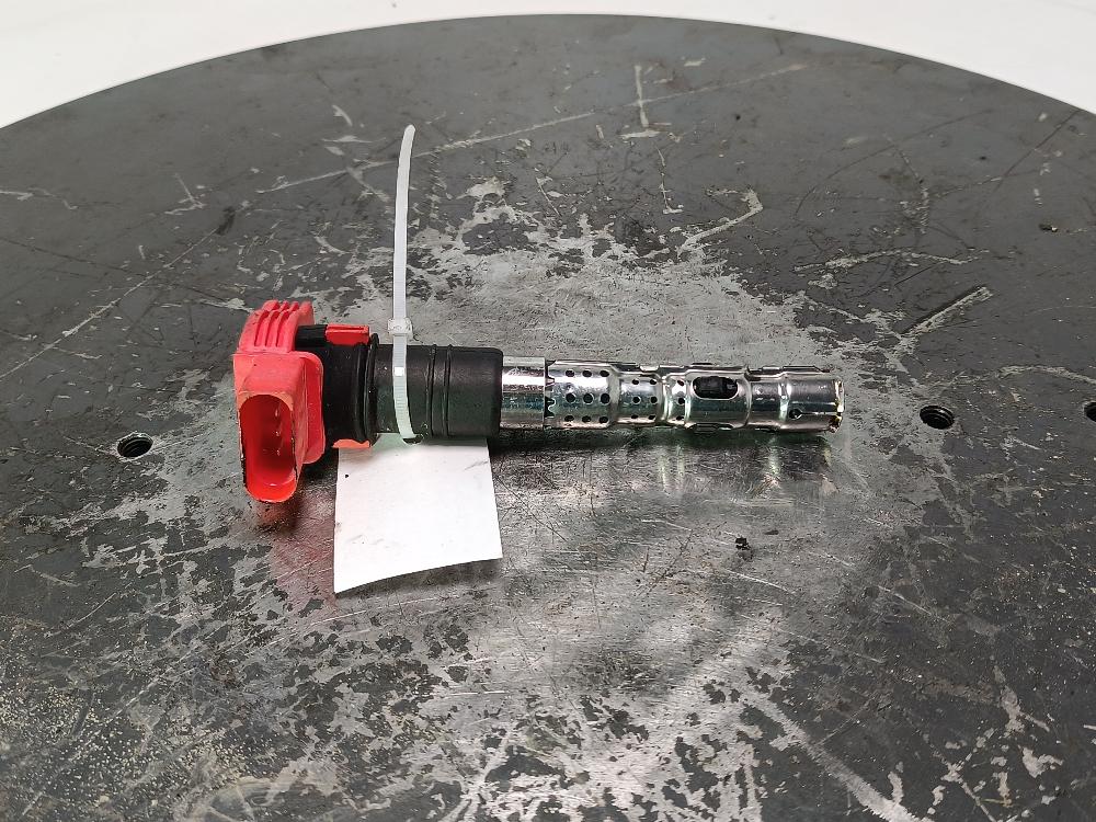 катушка зажигания Audi A4 B7 2006, Бензин 4.2, цвет, 077905115T - фото №1