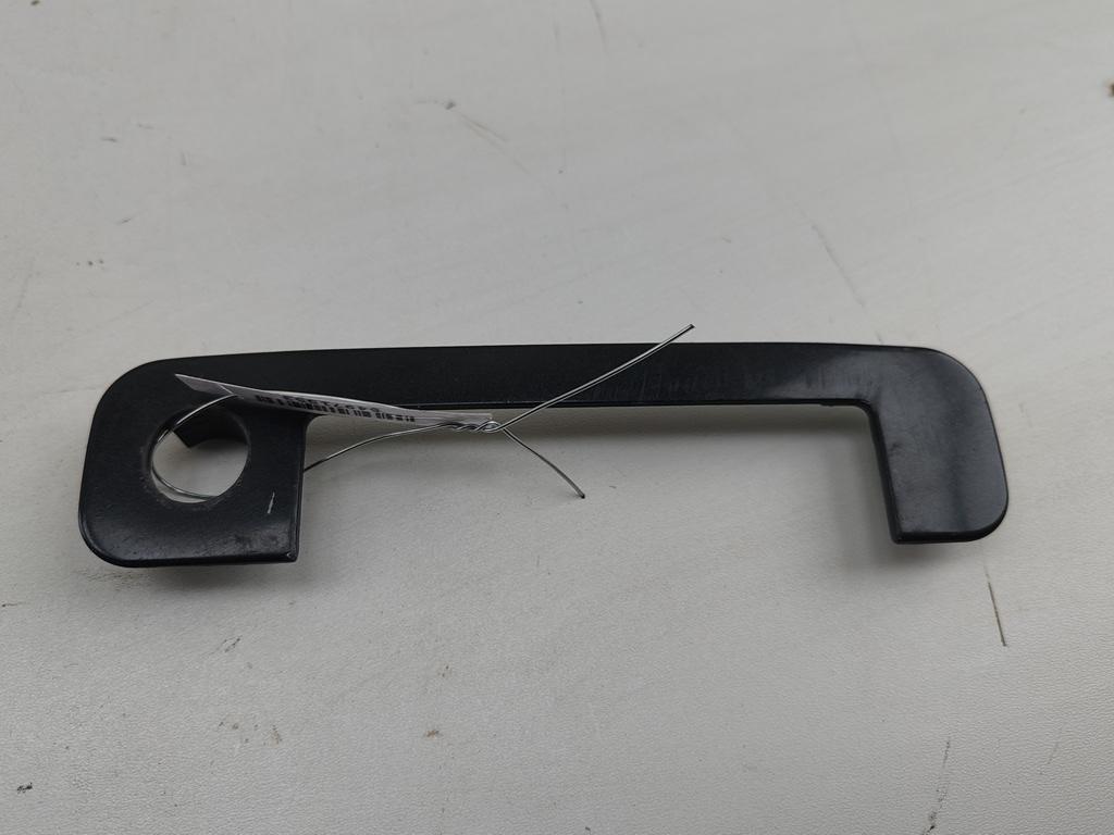 молдинг двери передней правой Audi 100 4A/C4 1992, 2.6 л., бензин, МКПП, чёрный, универсал - фото №1