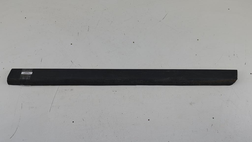 молдинг двери передней правой Volkswagen Passat B5+ (GP) 2001, 1.9 л., дизель, МКПП, синий, универсал, 3B0854940B