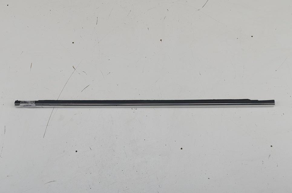 Молдинг стекла двери задней левой наружный Volkswagen Passat B5+ (GP) 2004, 1.9 л., дизель, МКПП, синий, универсал, 3B4839475