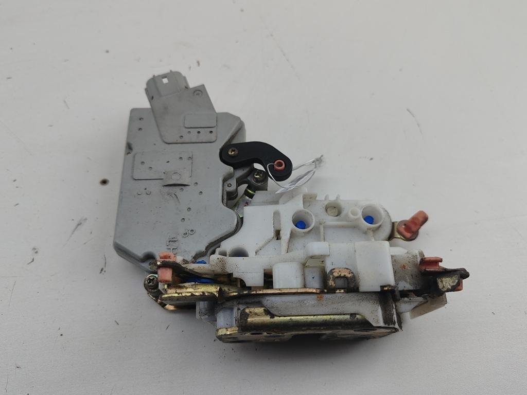 замок двери передней левой Nissan Primera P11 2001, 1.8 л., бензин, МКПП, серый, хетчбэк 5 дв., B1459