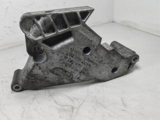 кронштейн (крепление) Volkswagen Passat B6 2006, 2.0 л., дизель, МКПП, чёрный, универсал, 03G199207F
