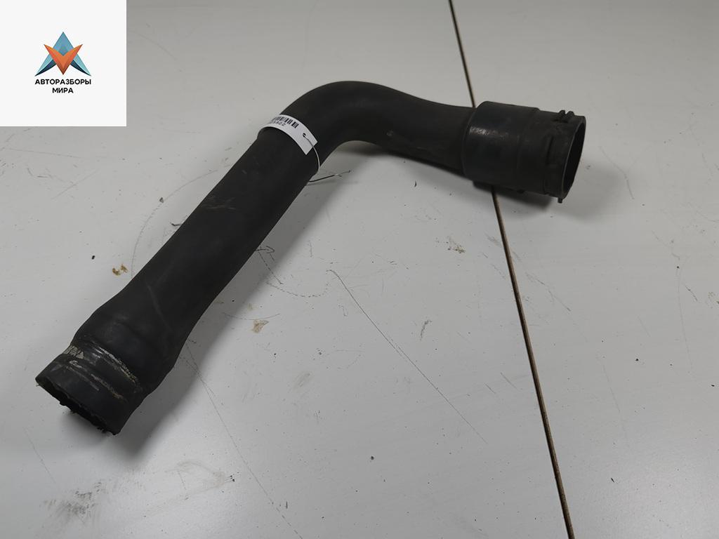 патрубок радиатора Audi A4 B5 1997, 1.8 л., бензин - фото №1