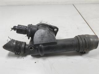 фланец (тройник) системы охлаждения Volkswagen Passat B6 2006, 2.0 л., дизель, МКПП, чёрный, универсал, 03G121132B
