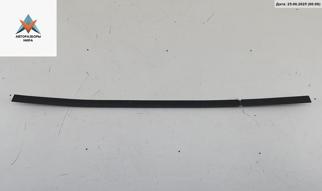 молдинг двери передней правой Audi A6 4B/C5 1997, 2.4 л., бензин, АКПП, чёрный, седан, 4B0853954A - фото №1