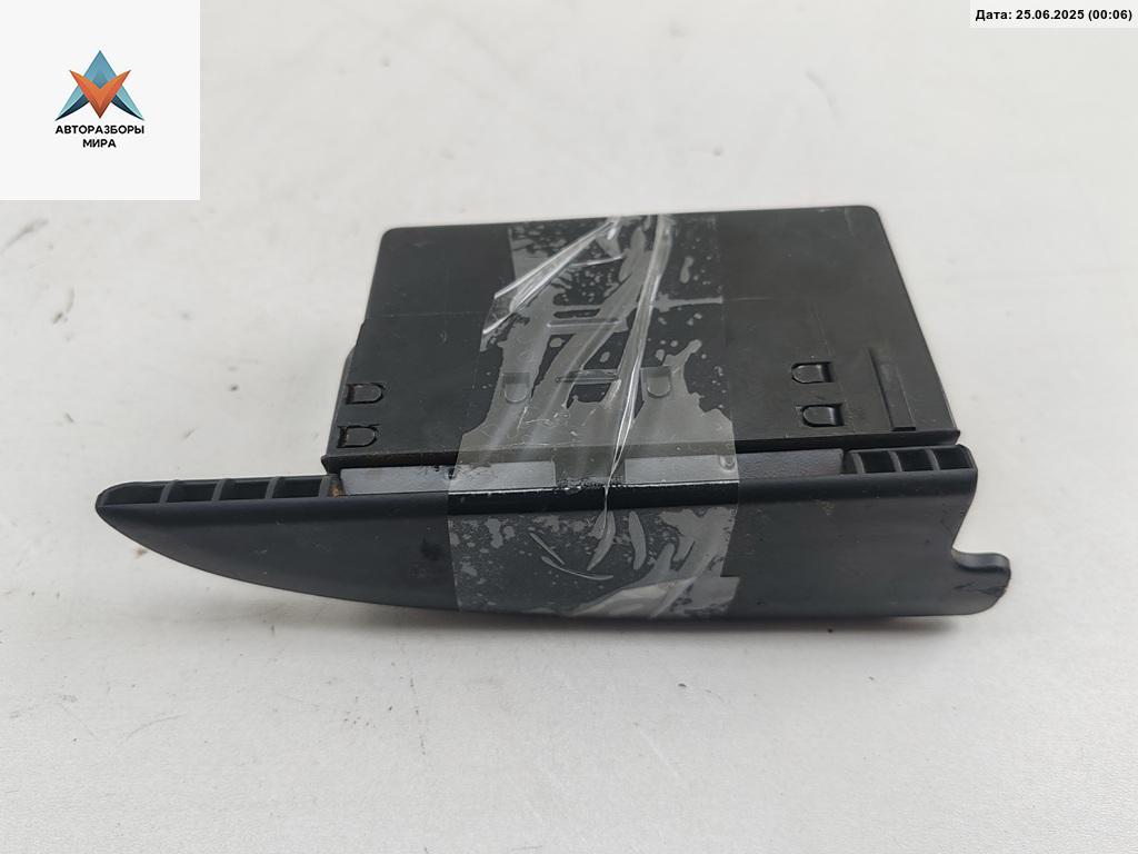 пепельница Audi 100 4A/C4 1992, 2.6 л., бензин, МКПП, чёрный, универсал, 1954 - фото №1