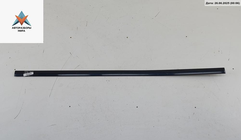 молдинг двери передней левой Audi A6 4B/C5 1999, 2.4 л., бензин, АКПП, синий, седан, 4B0853953A - фото №1