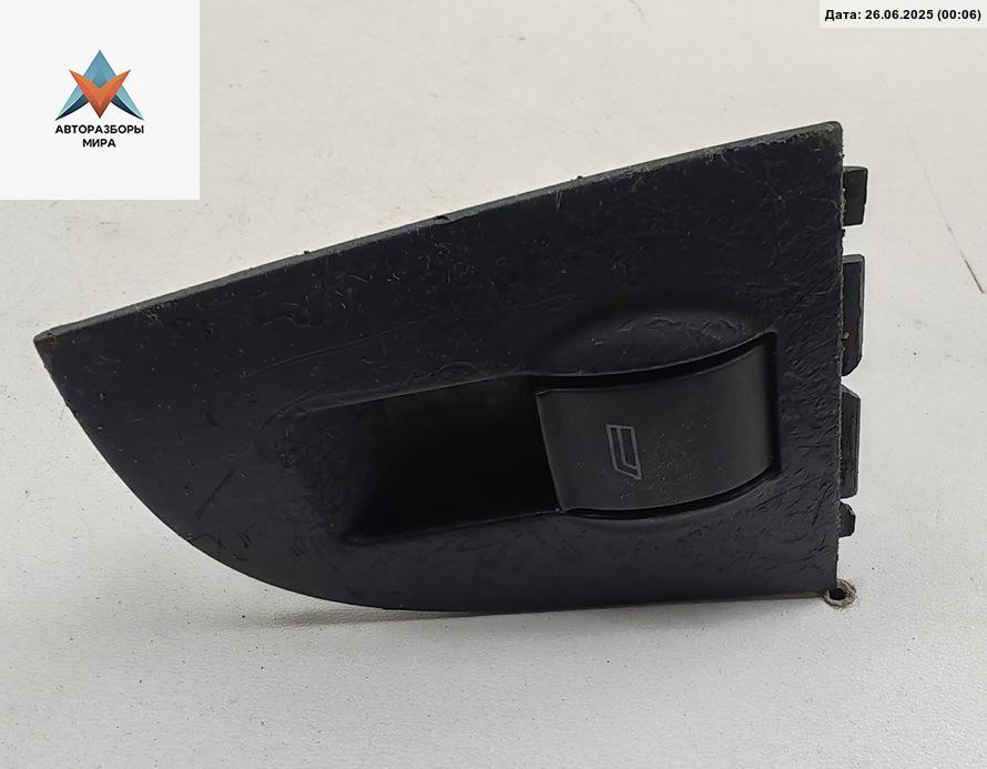 кнопка стеклоподъемника переднего правого Audi A6 4B/C5 1999, 2.4 л., бензин, АКПП, синий, седан, 4B0959855 - фото №1