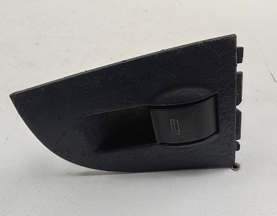кнопка стеклоподъемника переднего правого Audi A6 C5 1999, 2.4 л., бензин, АКПП, синий, седан, 4B0959855